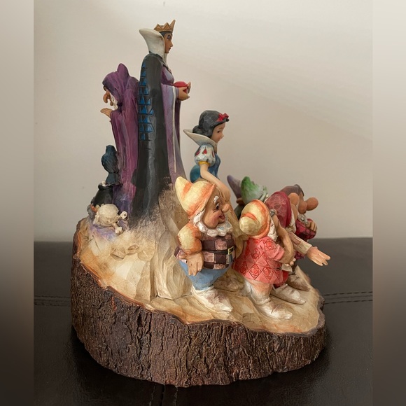 Jim Shore Disney Traditions Snow White- carved by heart - Picture 7 of 9